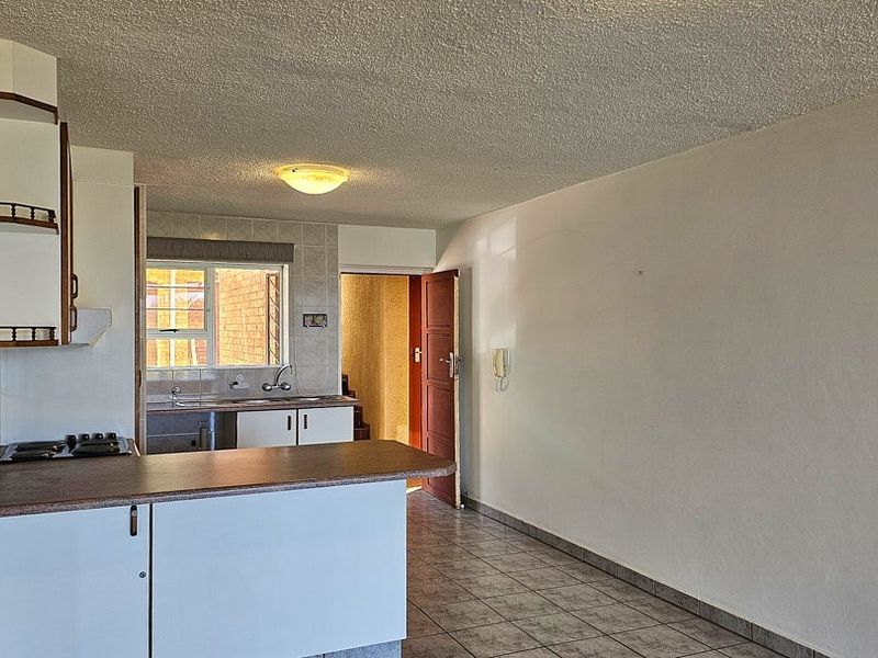 PRISTINE, Wheelchair friendly 2 Bedroom Apartment - Photo 7