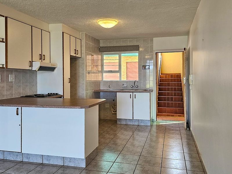 PRISTINE, Wheelchair friendly 2 Bedroom Apartment - Photo 4