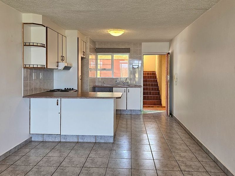 PRISTINE, Wheelchair friendly 2 Bedroom Apartment - Photo 5