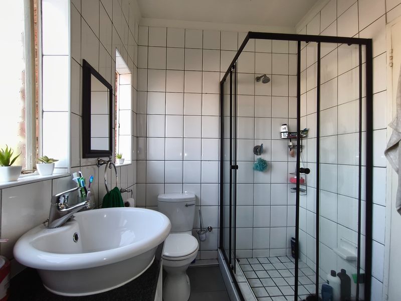 Three Bedroom Duplex Townhouse in Small Pet Friendly Complex in Bergbron, Roodepoort - Photo 7