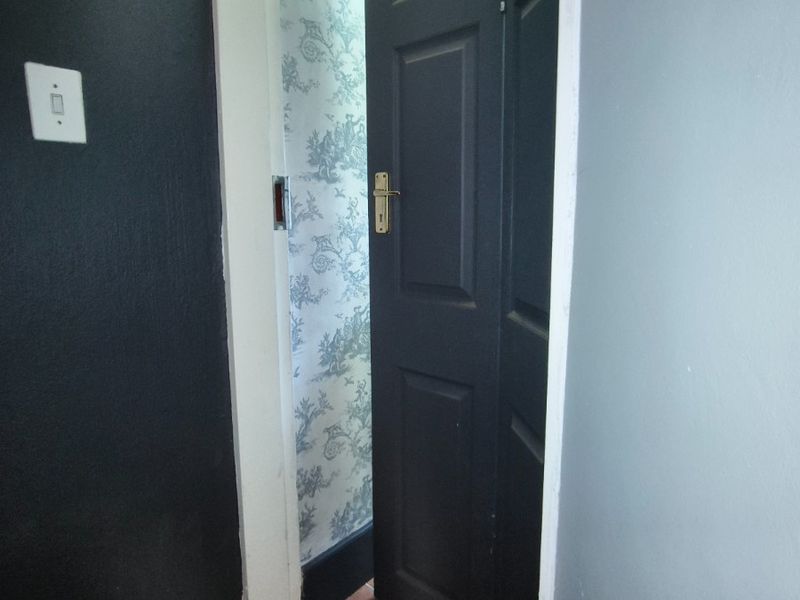 Three Bedroom Duplex Townhouse in Small Pet Friendly Complex in Bergbron, Roodepoort - Photo 8