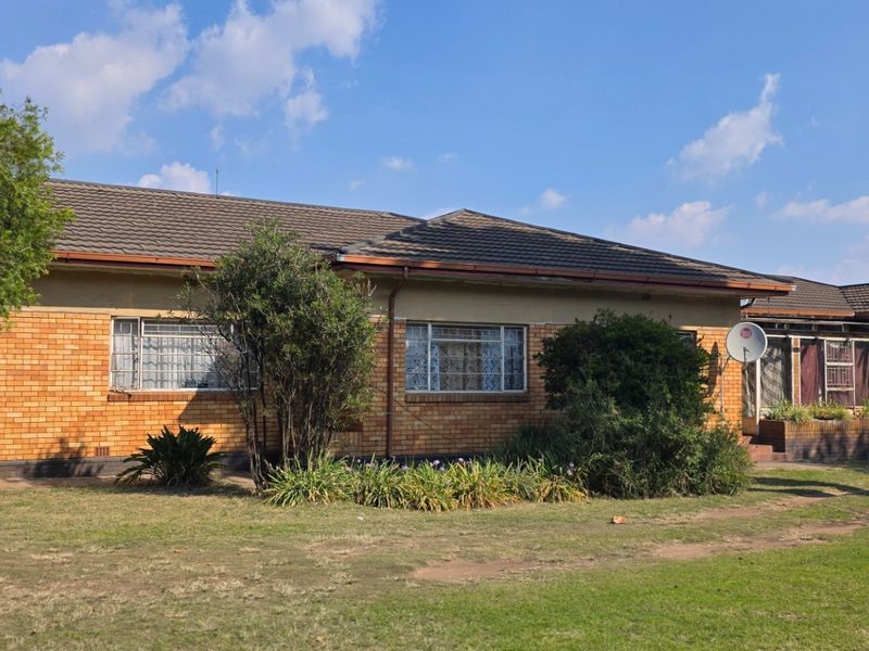 House For Sale in Witbank Ext 3 - Photo 1