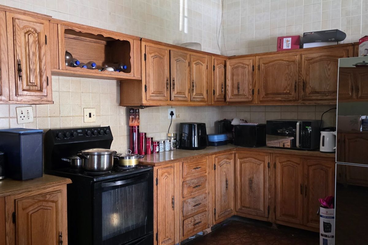 House For Sale in Witbank Ext 3 - Photo 2