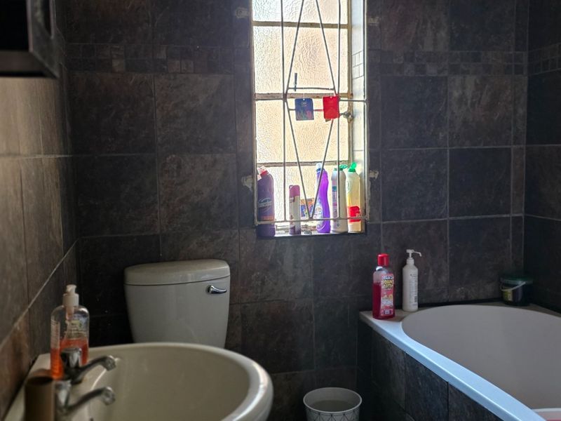 House For Sale in Witbank Ext 3 - Photo 8