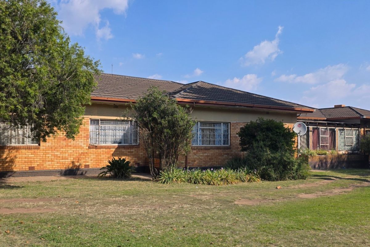 House For Sale in Witbank Ext 3 - Photo 3