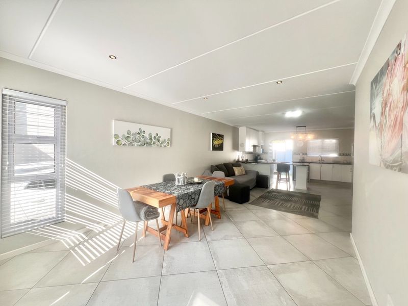 Elegant Freestanding Duplex with Garage and Pet-Friendly Garden - Photo 7