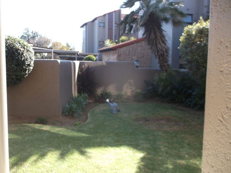 Spacious 3 Bedrooms 2 Bathrooms Ground Floor Unit for Rent - Photo 2