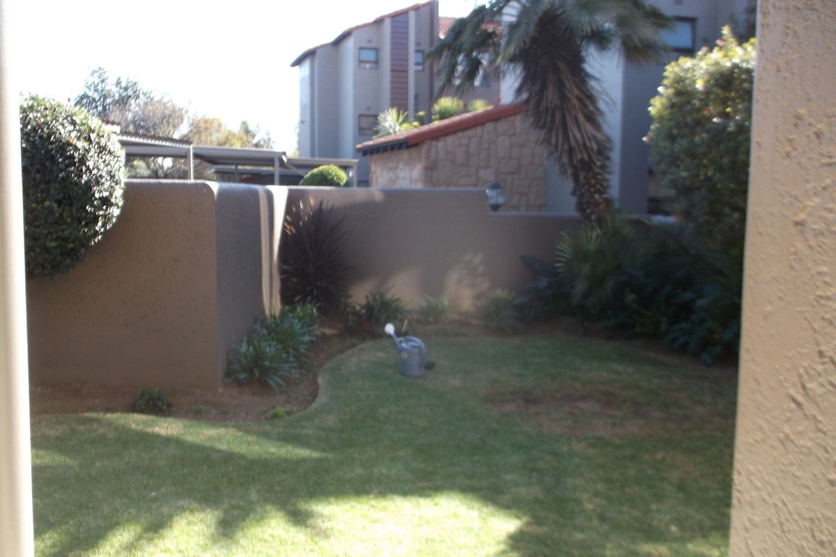 Spacious 3 Bedrooms 2 Bathrooms Ground Floor Unit for Rent - Photo 2