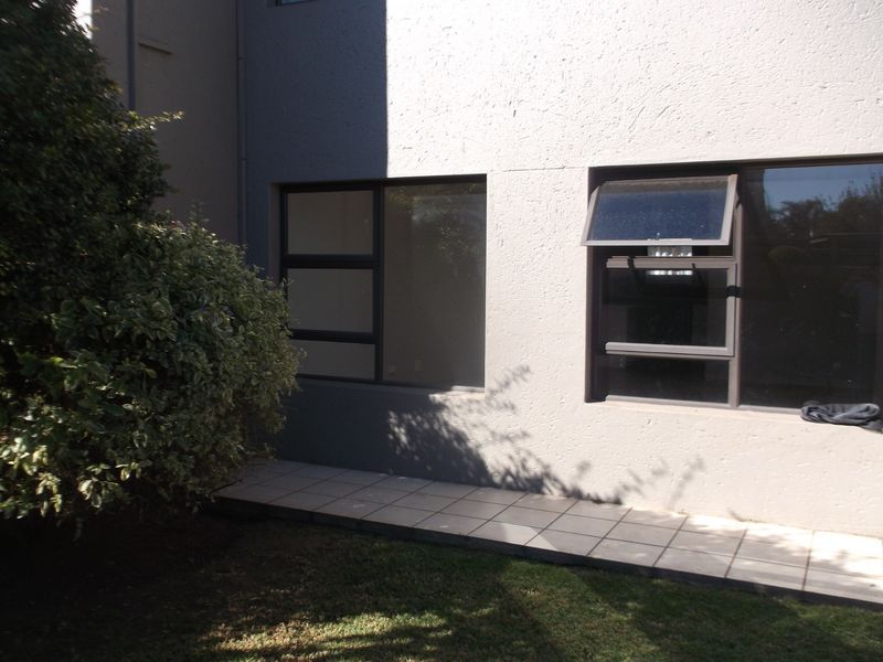 Spacious 3 Bedrooms 2 Bathrooms Ground Floor Unit for Rent - Photo 5