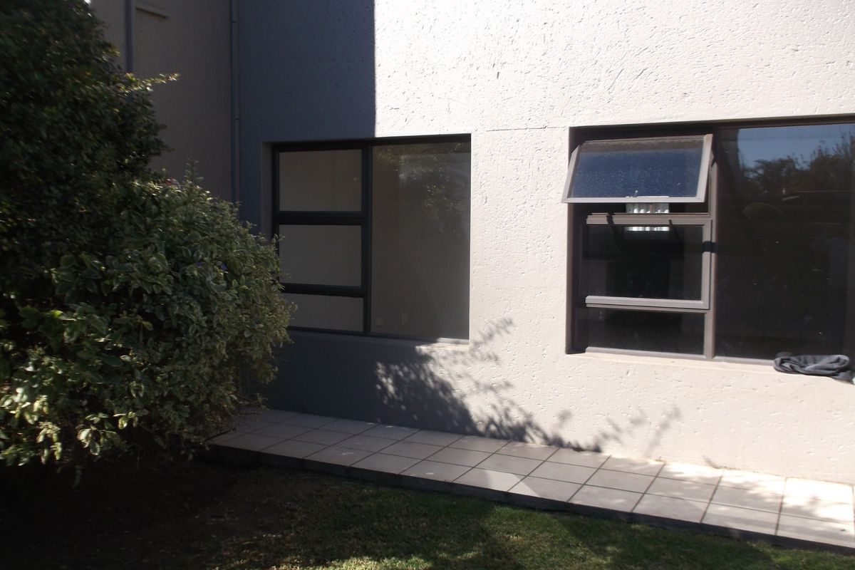 Spacious 3 Bedrooms 2 Bathrooms Ground Floor Unit for Rent - Photo 5