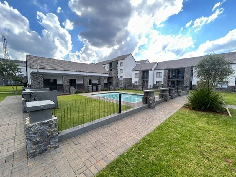 Townhouse For Sale in Kempton Park AH, Kempton Park - Photo 2