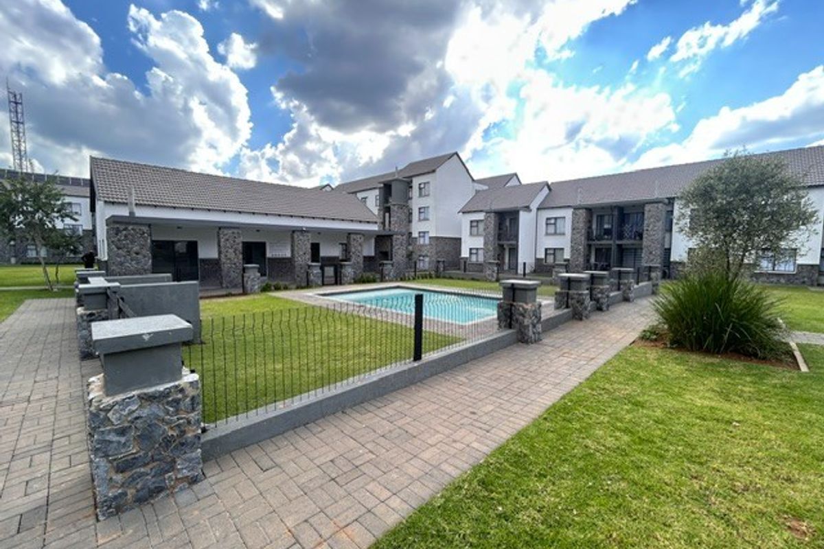 Townhouse For Sale in Kempton Park AH, Kempton Park - Photo 2
