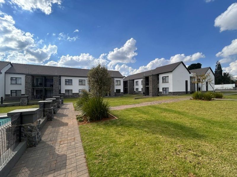 Townhouse For Sale in Kempton Park AH, Kempton Park - Photo 4
