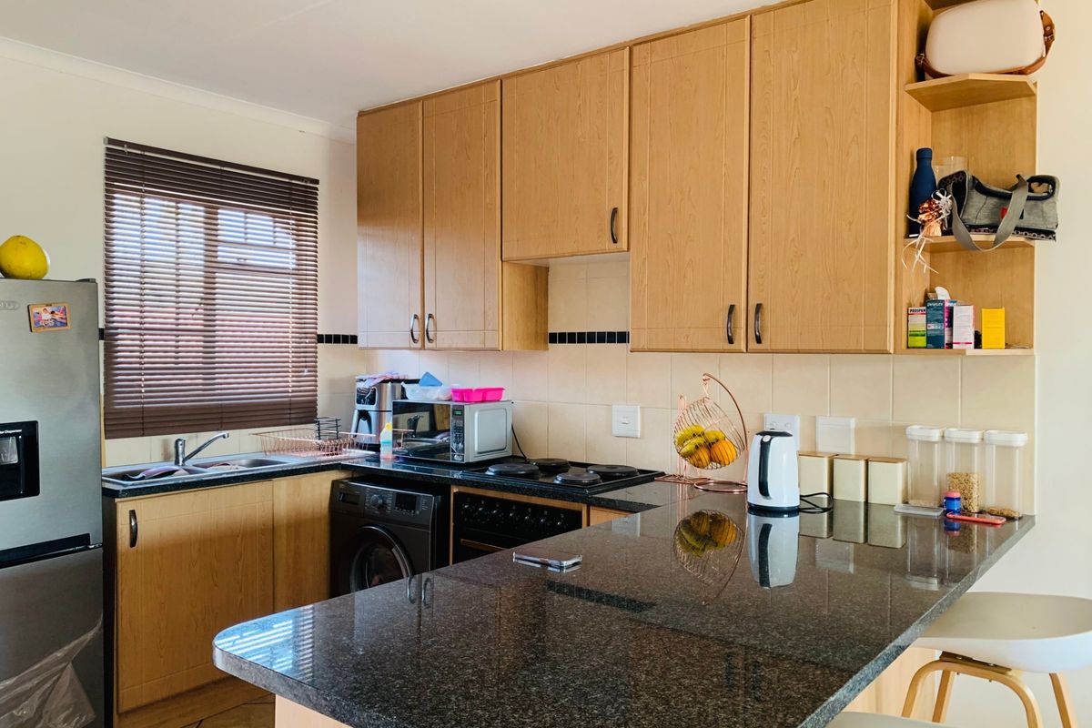 2 bedroom Apartment For Sale in Theresapark, Akasia - Photo 2