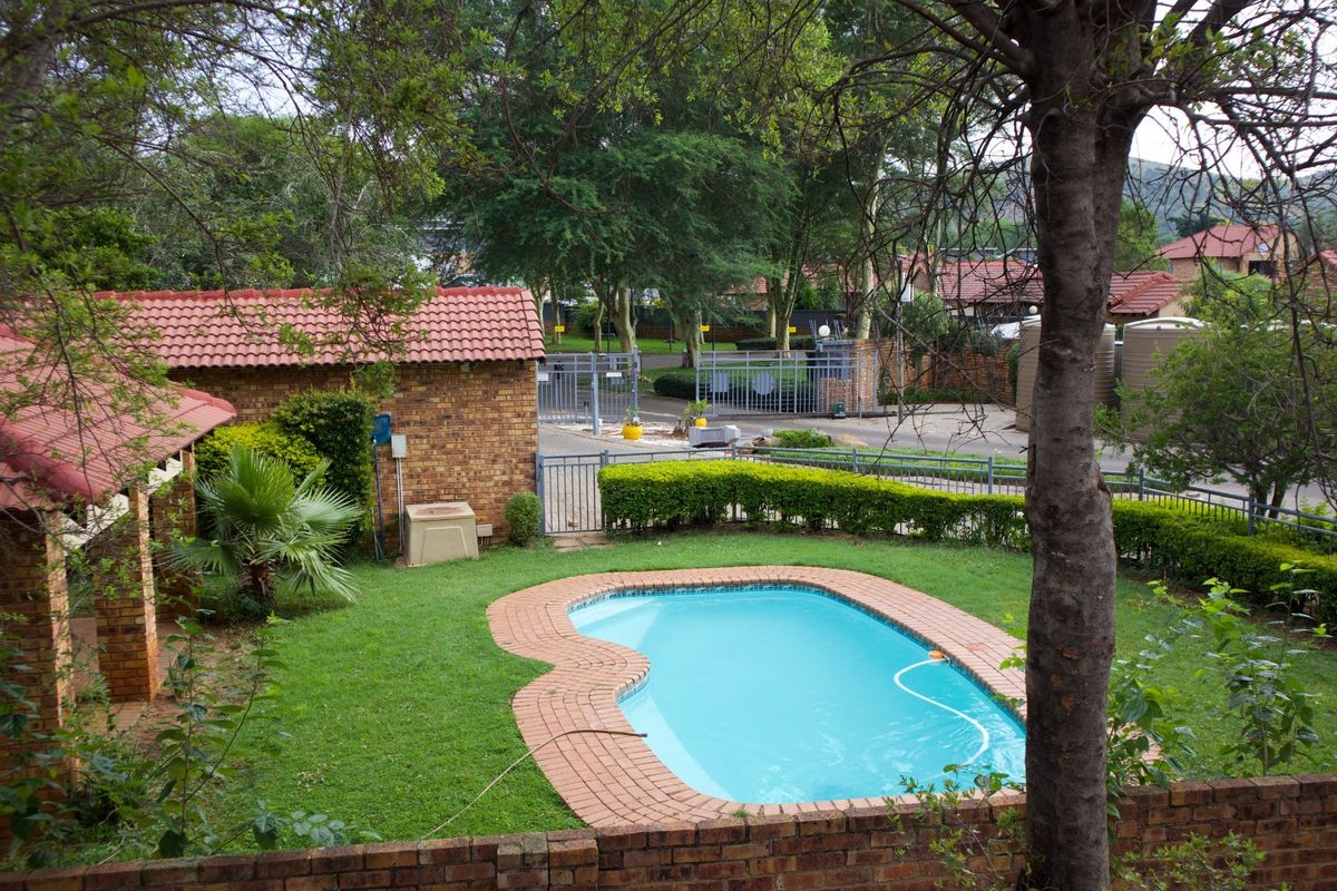 2 bedroom Apartment For Sale in Theresapark, Akasia - Photo 4