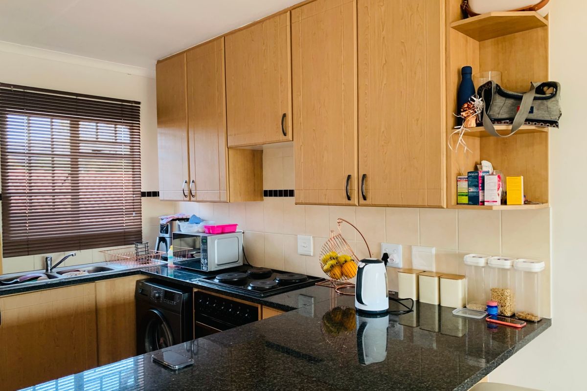 2 bedroom Apartment For Sale in Theresapark, Akasia - Photo 3