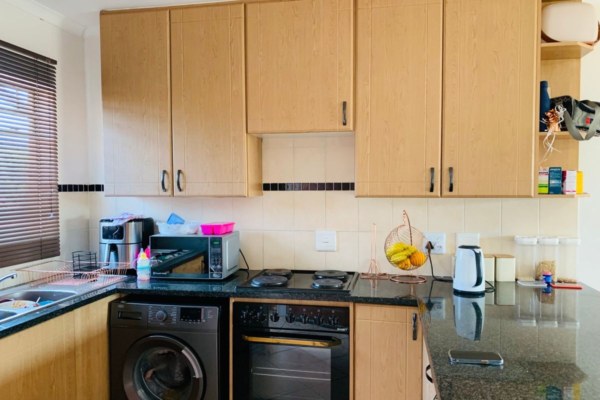 2 bedroom Apartment For Sale in Theresapark, Akasia - Photo 5