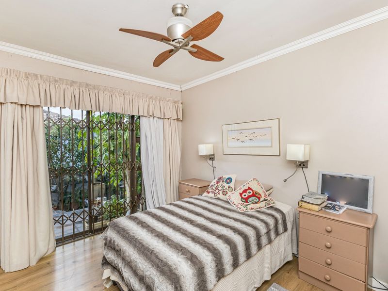 Exceptional living in sought after area.   *Sole mandate - Photo 10