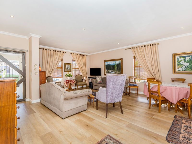 Exceptional living in sought after area.   *Sole mandate - Photo 5