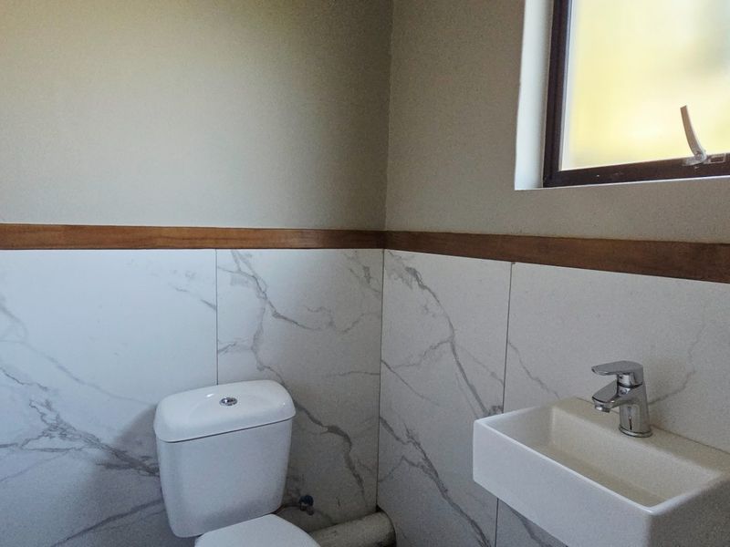 3 Bedroom Townhouse in Palm Lakes Family Estate - Photo 6