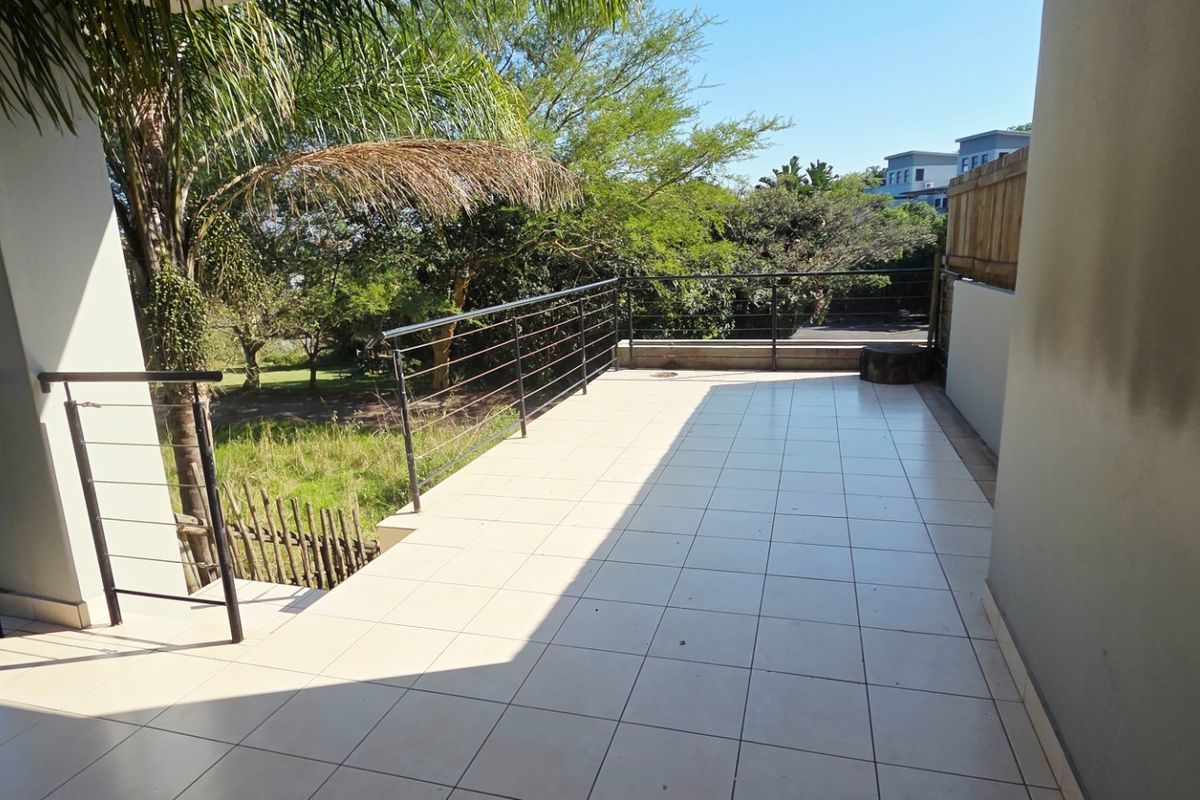 3 Bedroom Townhouse in Palm Lakes Family Estate - Photo 2