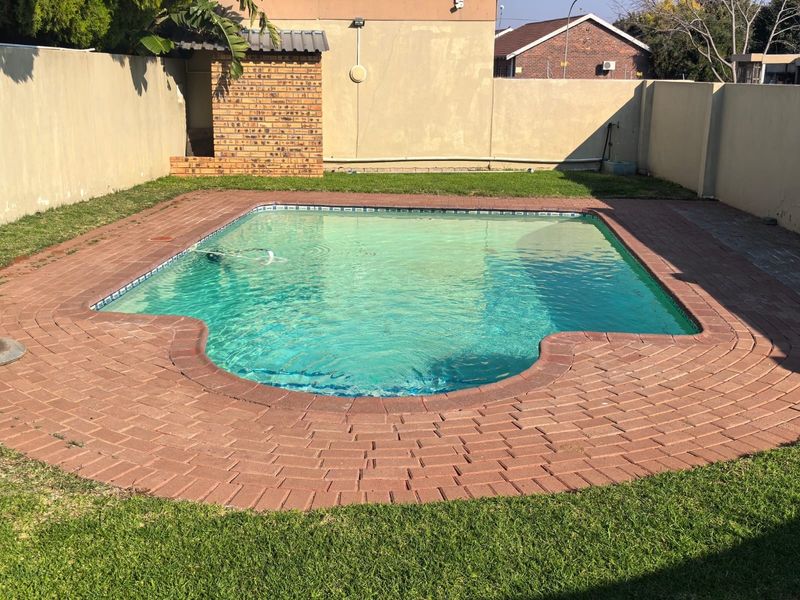Your Perfect Full Title Townhouse with a Flat Awaits in Rhodesdene, Kimberley - Photo 1