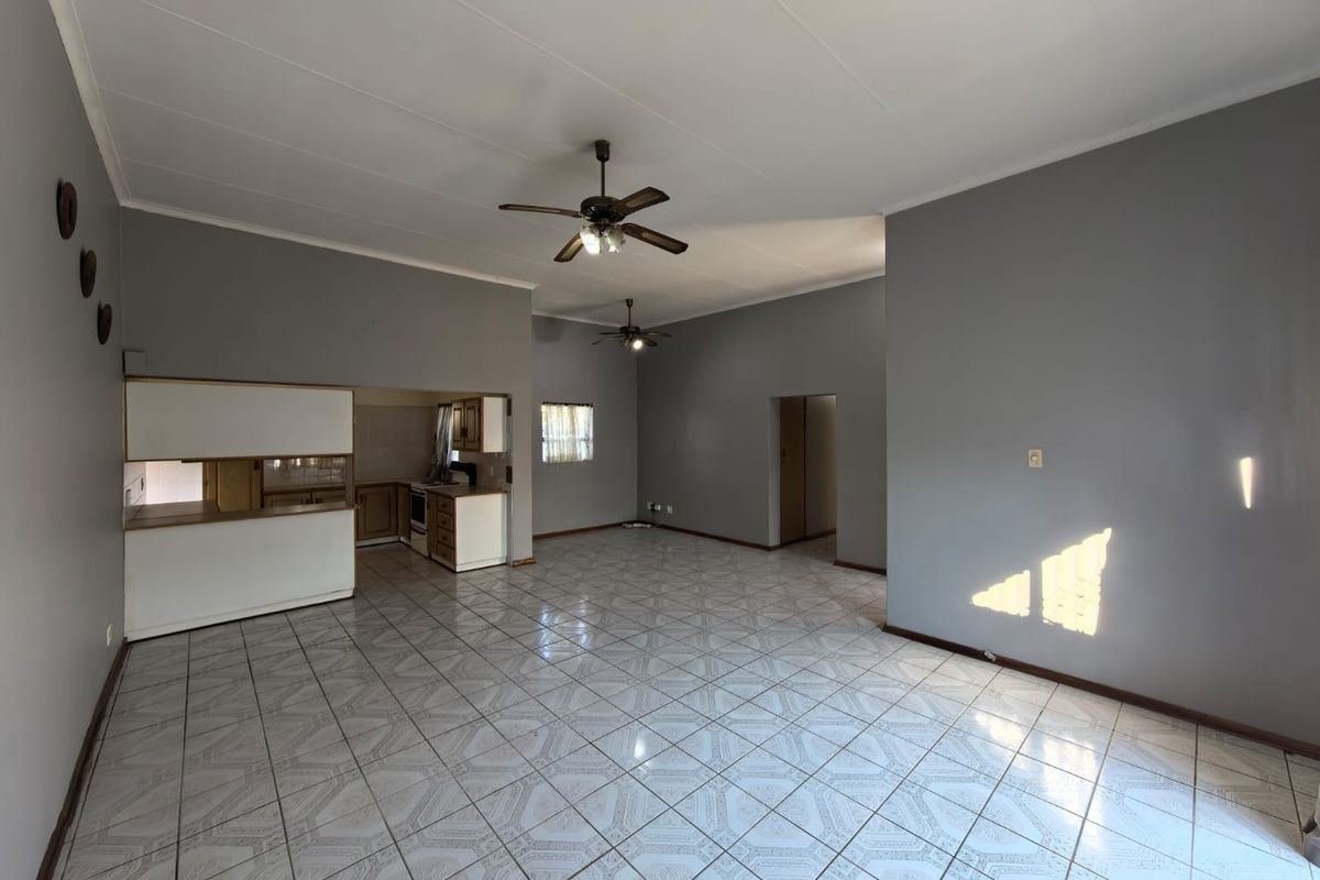 Your Perfect Full Title Townhouse with a Flat Awaits in Rhodesdene, Kimberley - Photo 2