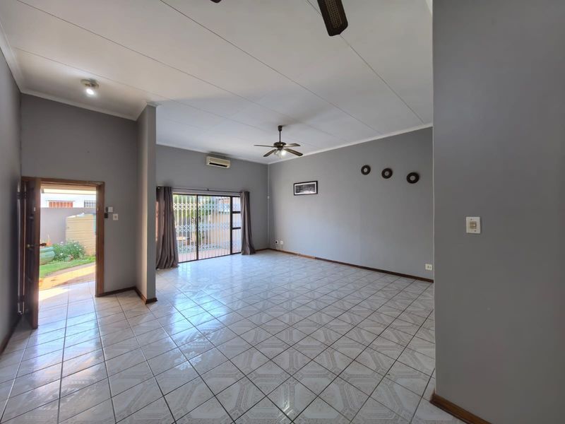 Your Perfect Full Title Townhouse with a Flat Awaits in Rhodesdene, Kimberley - Photo 5