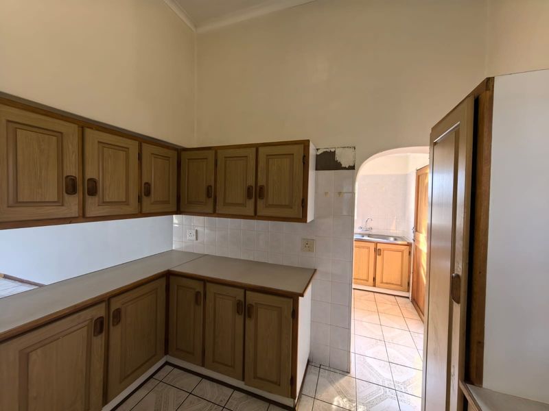 Your Perfect Full Title Townhouse with a Flat Awaits in Rhodesdene, Kimberley - Photo 9
