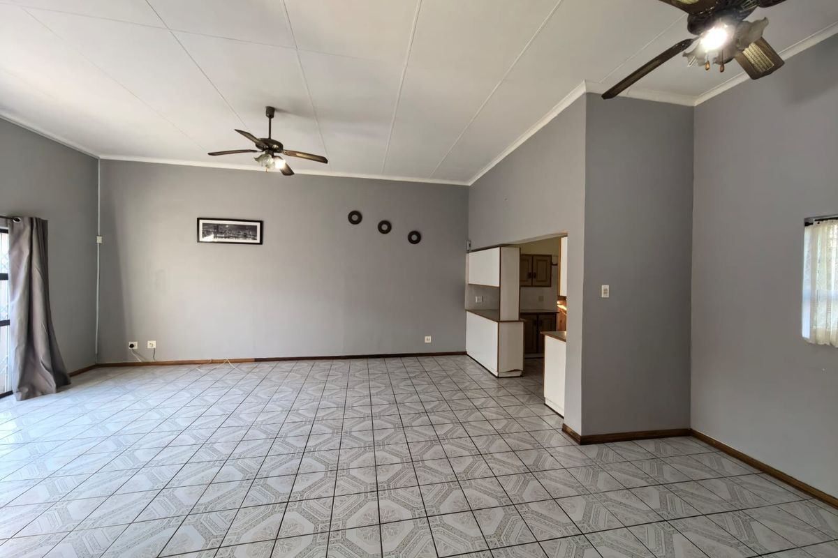 Your Perfect Full Title Townhouse with a Flat Awaits in Rhodesdene, Kimberley - Photo 3