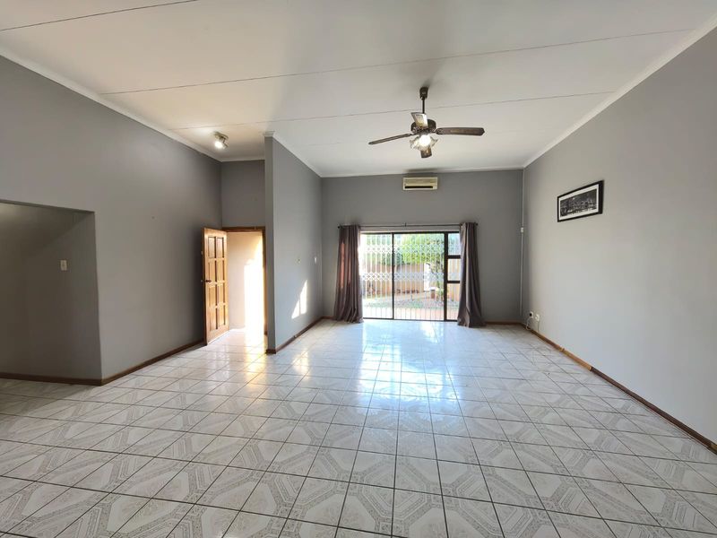 Your Perfect Full Title Townhouse with a Flat Awaits in Rhodesdene, Kimberley - Photo 4