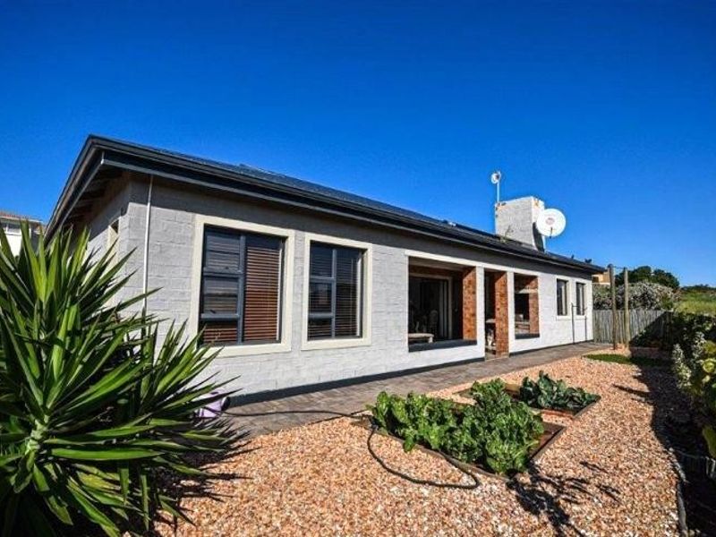 House For Sale in Stilbaai Wes, Stilbaai - Photo 1
