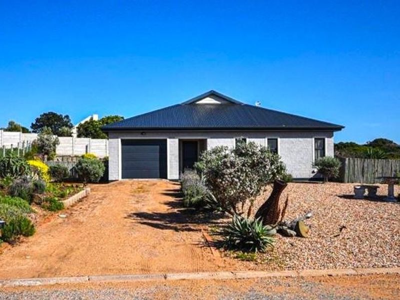 House For Sale in Stilbaai Wes, Stilbaai - Photo 2