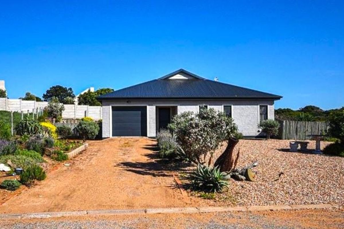 House For Sale in Stilbaai Wes, Stilbaai - Photo 2