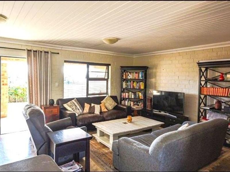 House For Sale in Stilbaai Wes, Stilbaai - Photo 4
