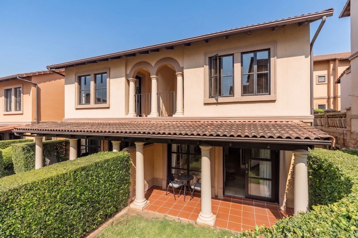 SPACIOUS SUNNY DUPLEX IN LA PIAZZA - Photo 2