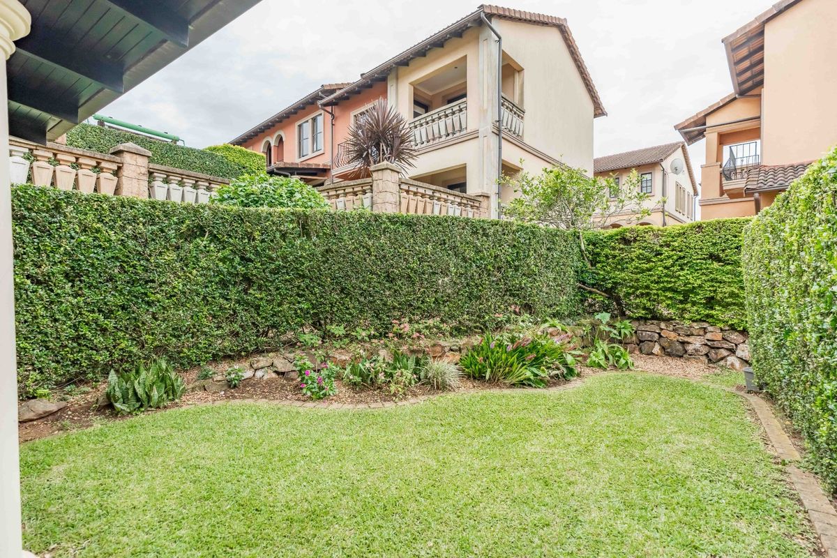 SPACIOUS SUNNY DUPLEX IN LA PIAZZA - Photo 5
