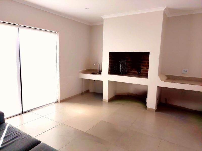 Modern family home with stunning Conservation area views - Photo 7