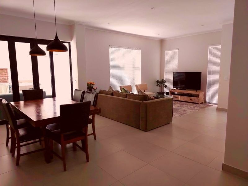 Modern family home with stunning Conservation area views - Photo 6