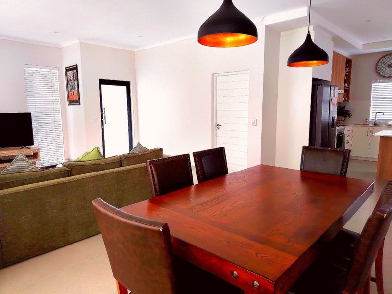 Modern family home with stunning Conservation area views - Photo 1