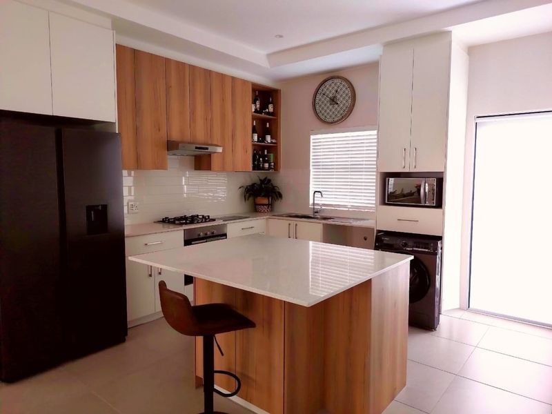 Modern family home with stunning Conservation area views - Photo 3
