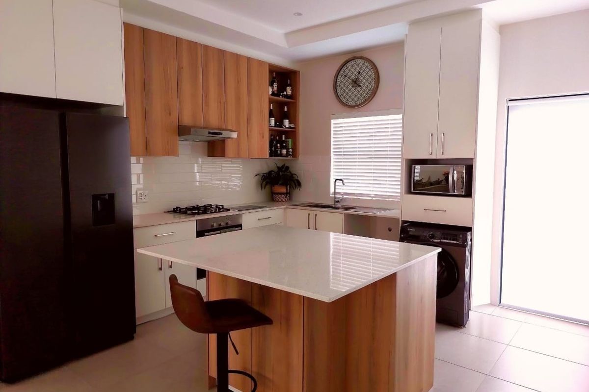 Modern family home with stunning Conservation area views - Photo 3