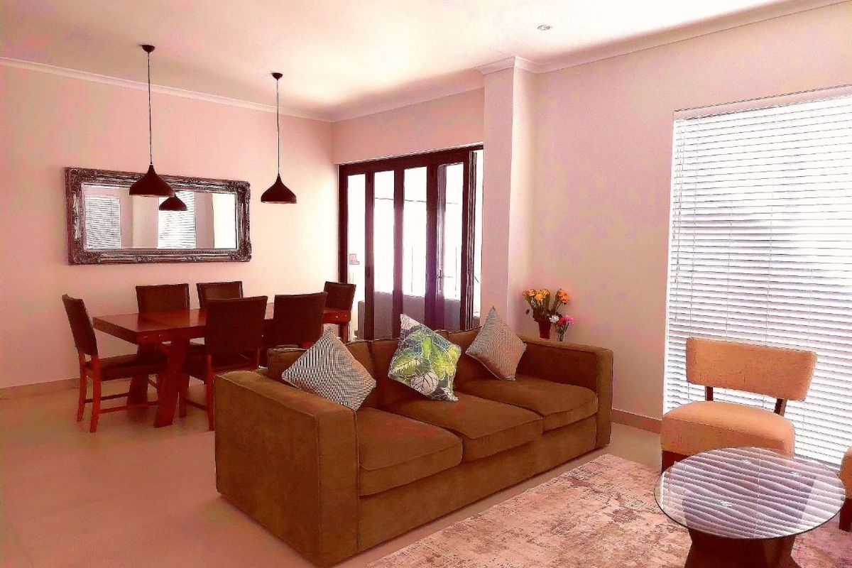 Modern family home with stunning Conservation area views - Photo 2