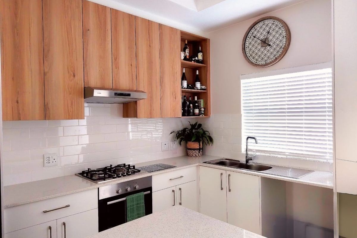 Modern family home with stunning Conservation area views - Photo 4