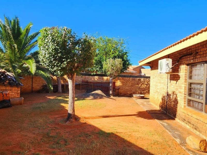 Welcome to your Suburban Sanctuary - Photo 7