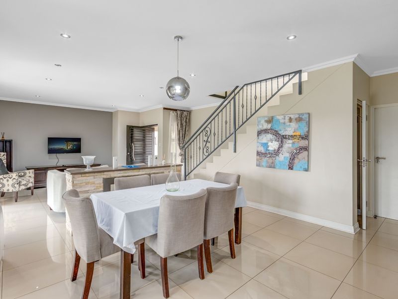 Immaculate home with a View in an Estate for Sale in Morningside, Sandton - Photo 9