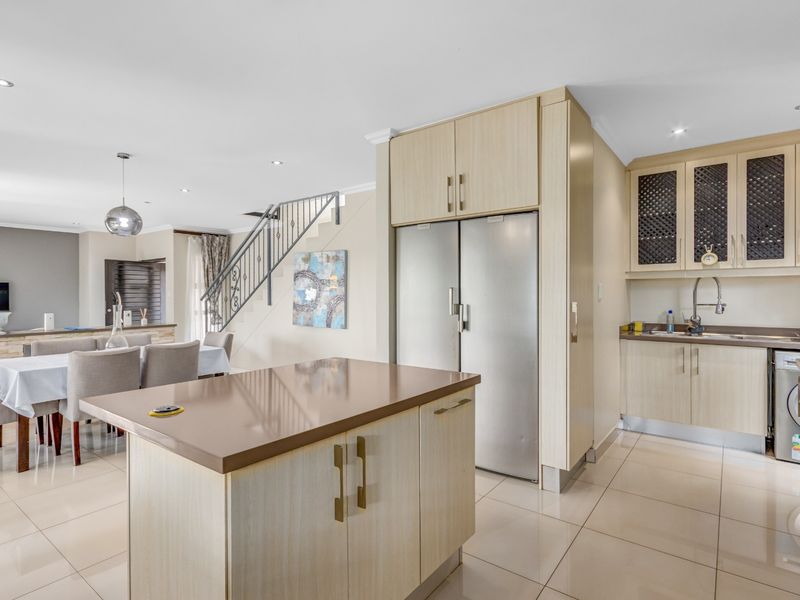 Immaculate home with a View in an Estate for Sale in Morningside, Sandton - Photo 7