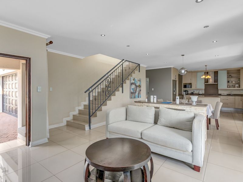 Immaculate home with a View in an Estate for Sale in Morningside, Sandton - Photo 5