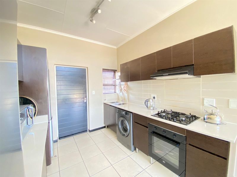 Apartment To Rent in Greenstone Hill, Edenvale - Photo 3