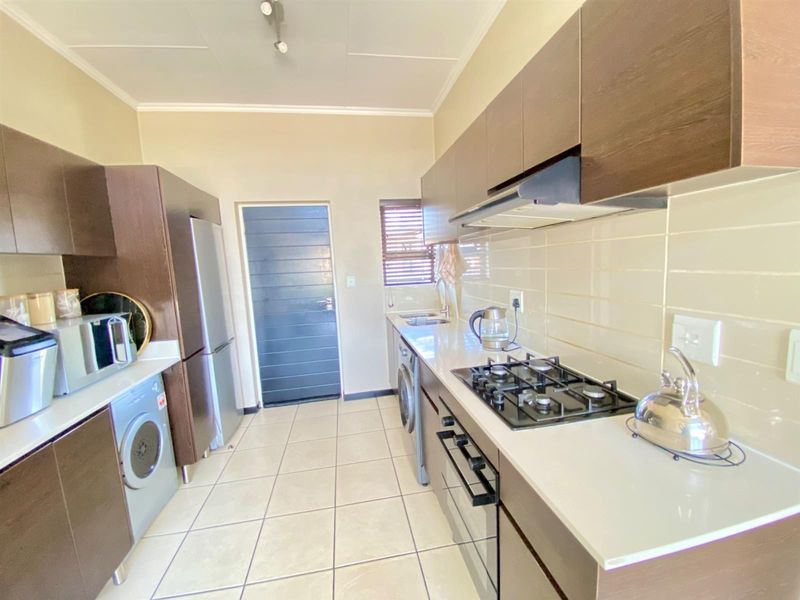 Apartment To Rent in Greenstone Hill, Edenvale - Photo 4